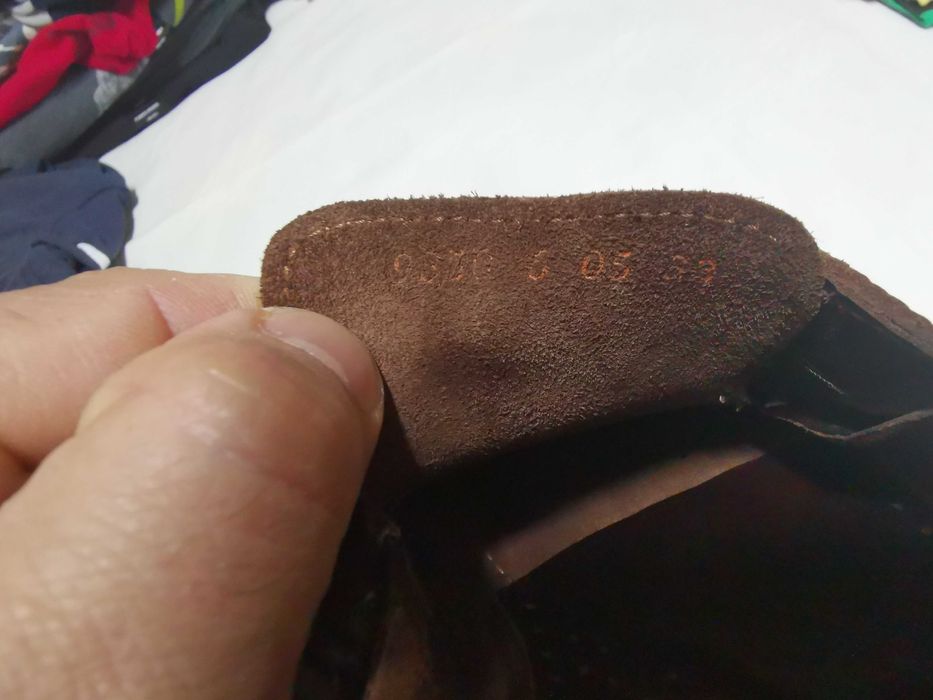 Sapatos em pele tam. 33 de menino. Excelente marca, como novo