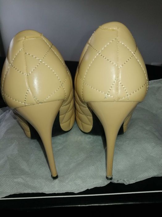 Sapatos stilleto tam. 36 beje