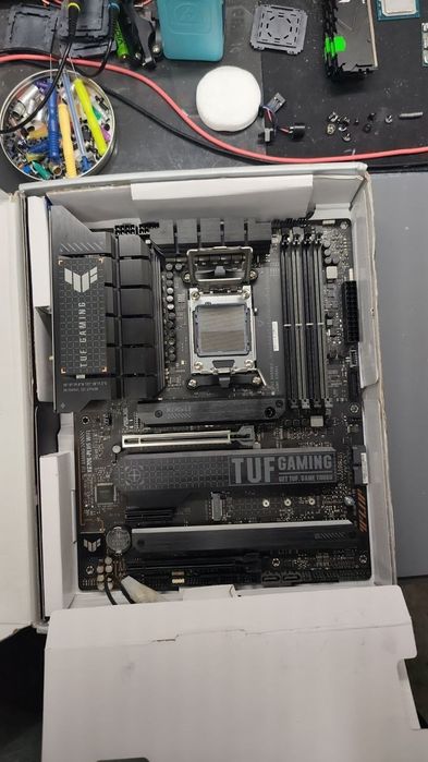 Материнська плата  ASUS TUF Gaming X670E-PLUS WIFI