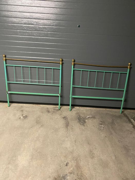 Cama de ferro antiga