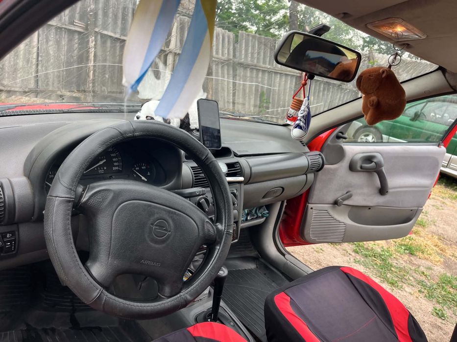 Автомобіль Opel Corsa