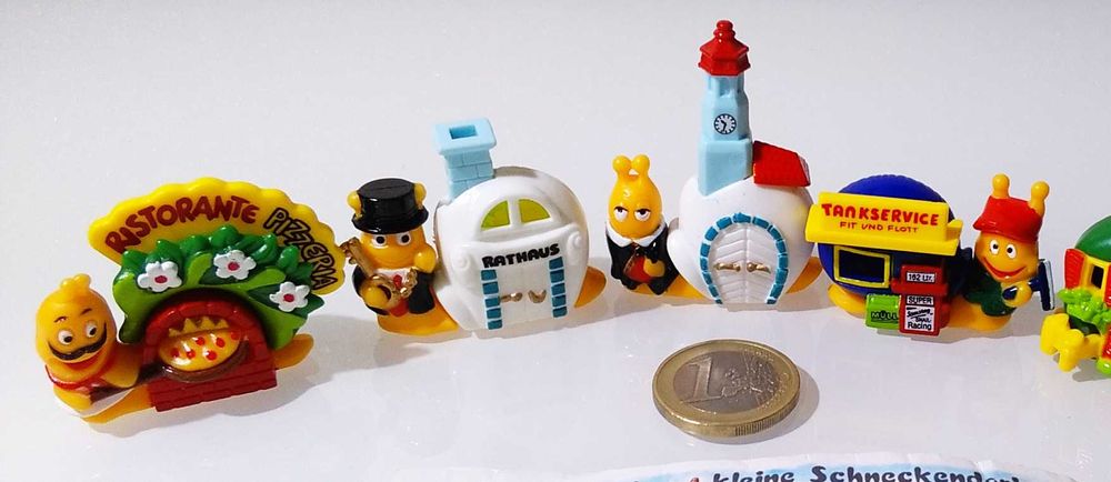Kinder Surprise ~ Complete Series of 6 Pieces ~ "The Snail Village" 199964738123382273121