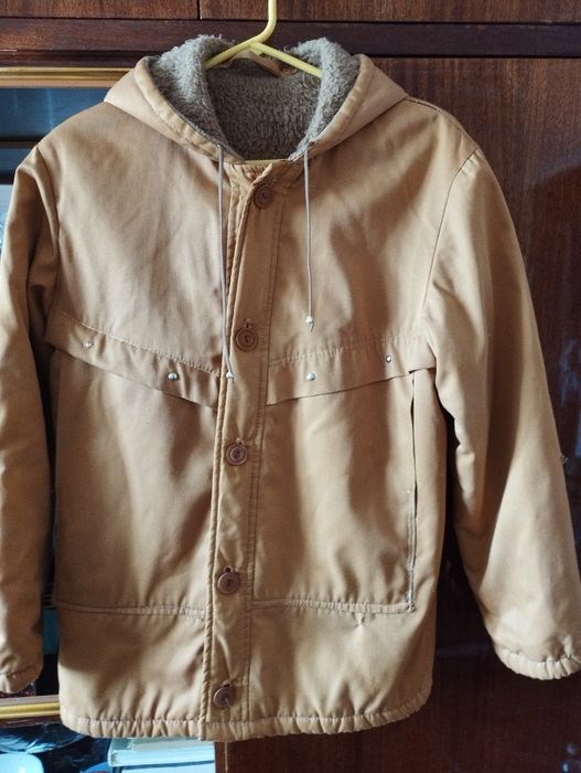 Продам бу куртку хлопячу на 10років покриті є натуоальне не б якалонья