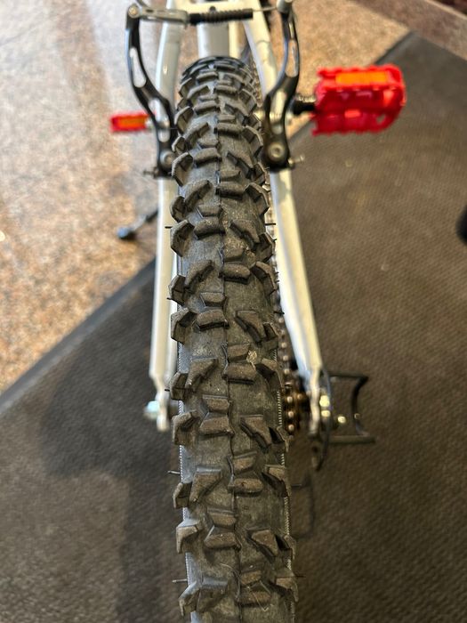 Bicicleta B’Twin Rockrider 300 – rodas 24’’