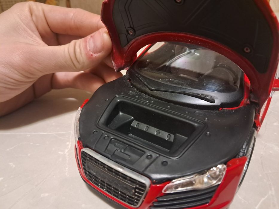 Масштабная модель 1/18 Audi R8 Maisto авто