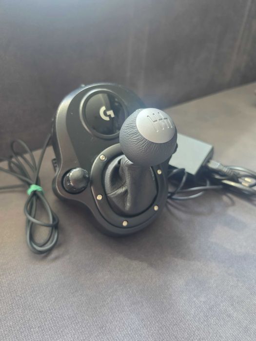 Logitech G923 + shifter kierownica PS5/PS4/PC
