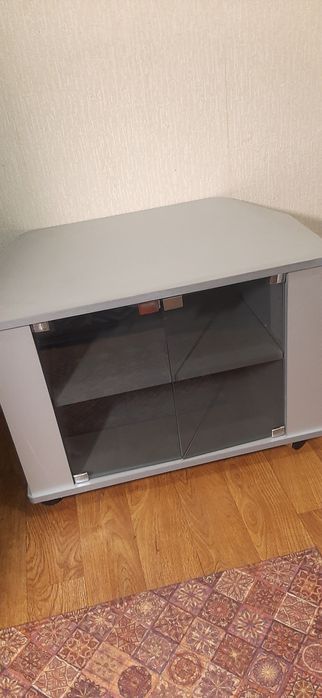 Продам тумбу под телевизор
