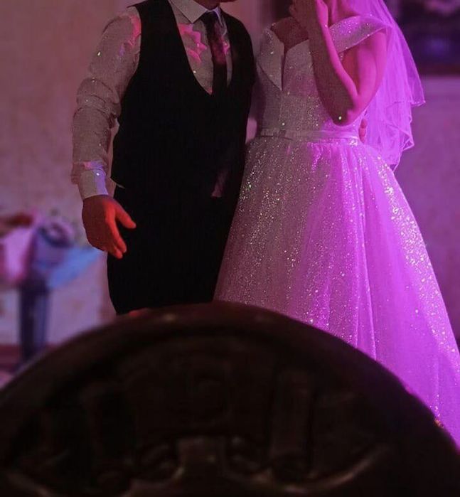 Продам весільну сукню