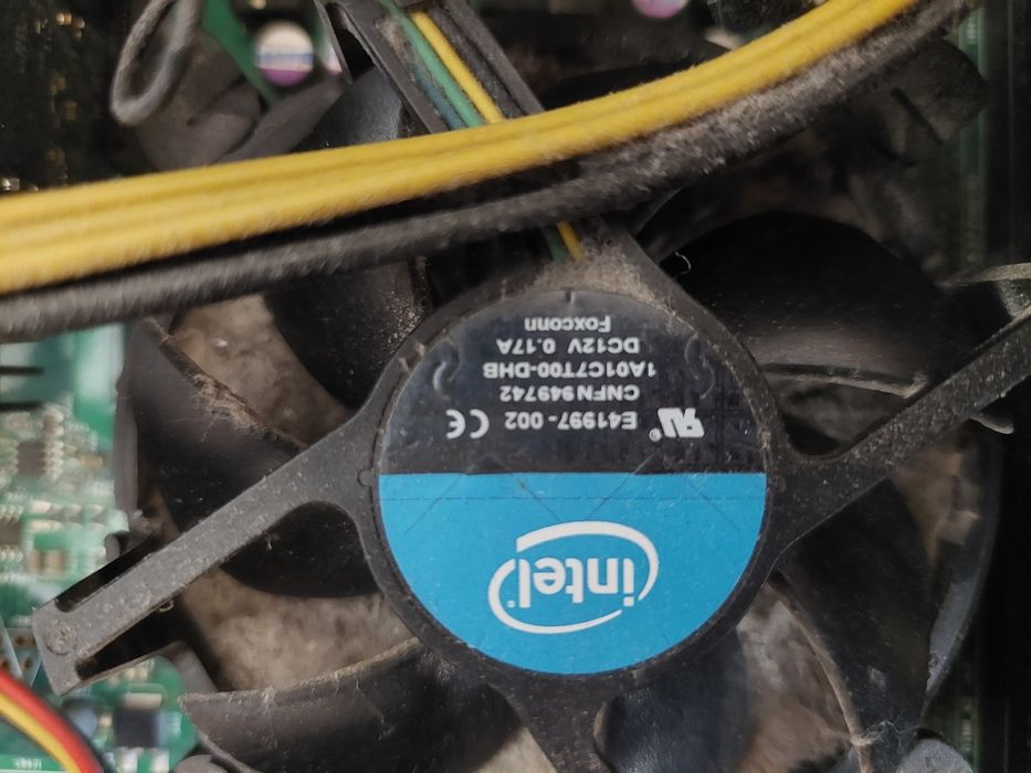 Stary komputer PC sprawny