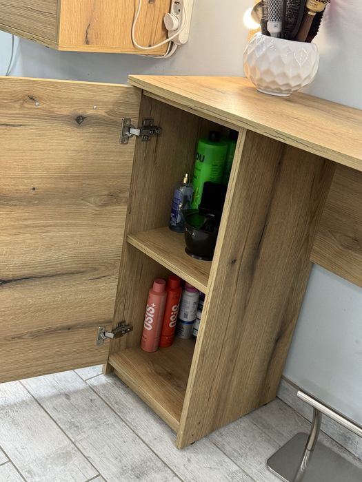 Перукарський стіл. Стіл для перукаря