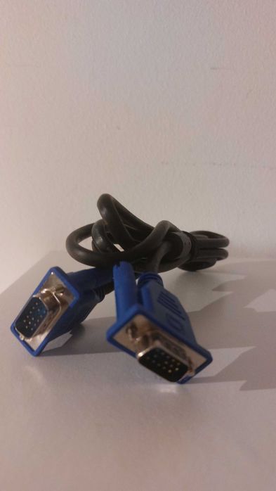 Lote de cabos e adaptadores para PC – VGA, SATA e PCIe