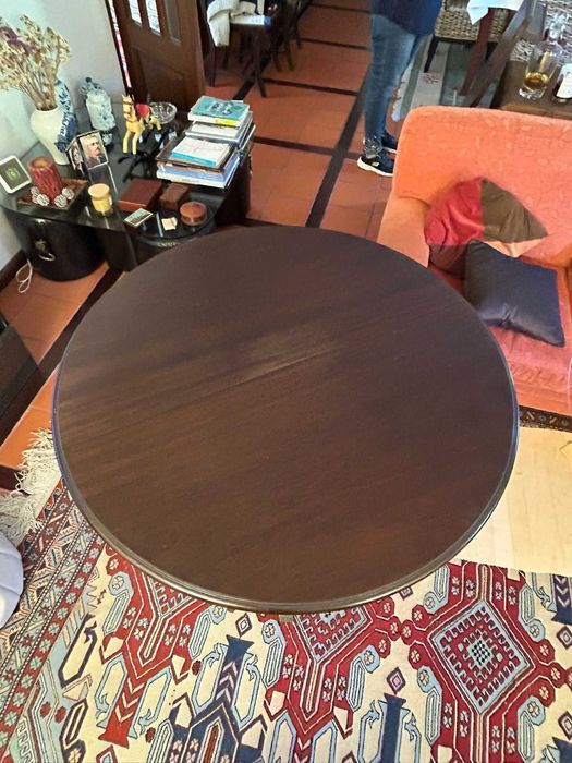 Mesa com tábua de acrescento, mais tampo acrílico