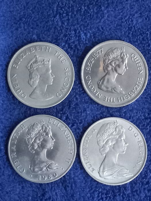 Продам лот юбил.монетЕлизавета2.