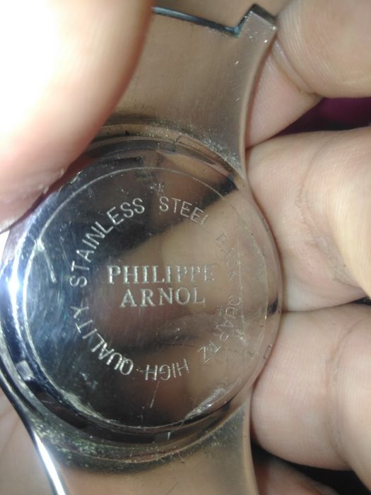 Часы кварц,идут нормально.