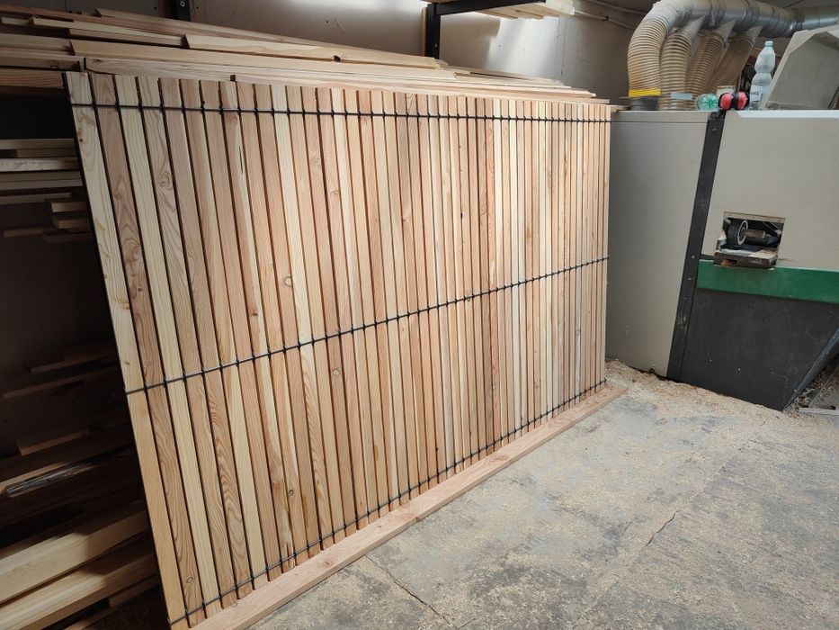 Deseczki do wypełnienia paneli ogrodzeniowych Modrzew