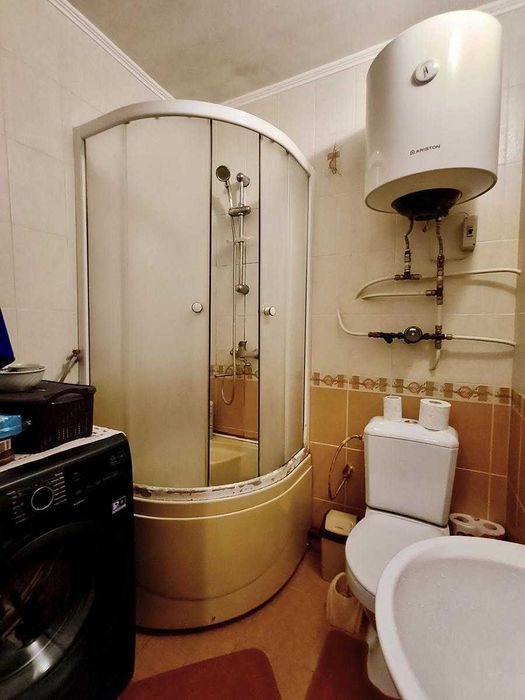 Продаж 1-кімнатного житла 24 м2 в районі проспекту Михайла Грушевського.