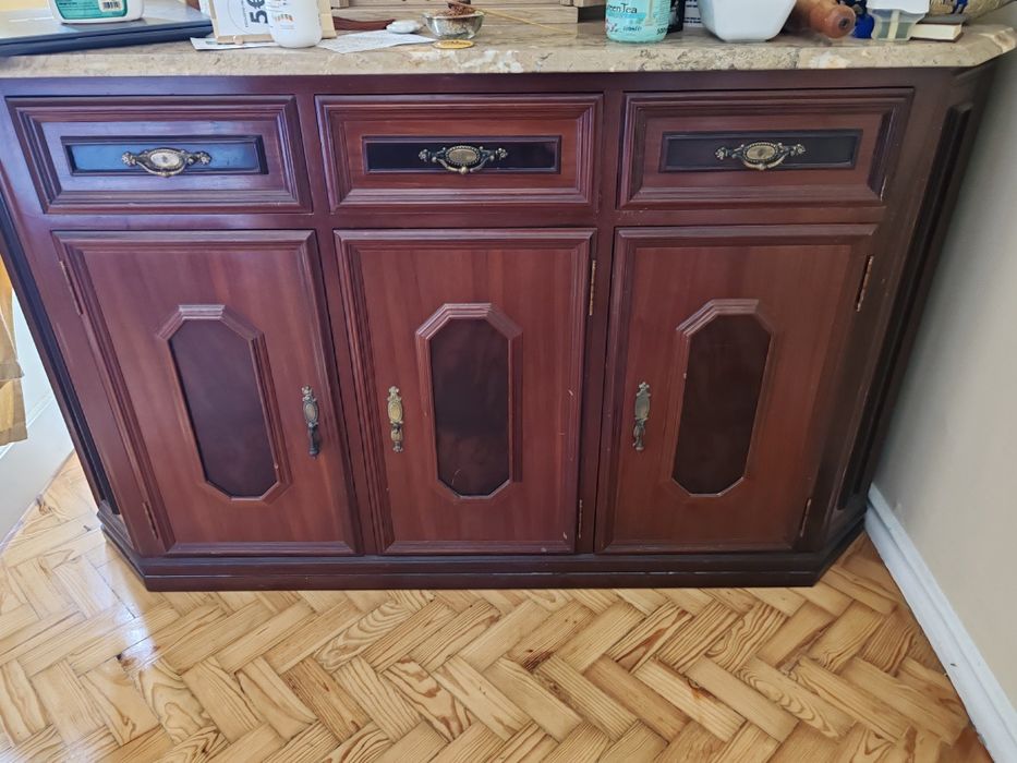 Móvel em Madeira e Mármore 3 portas e 3 gavetas