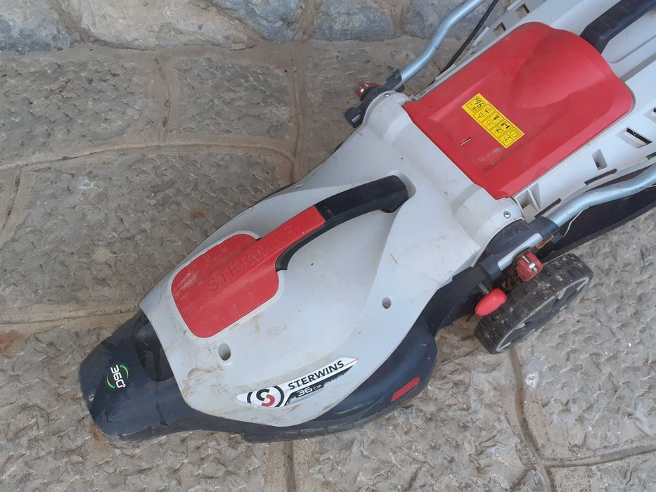 Máquina corta relva para peças