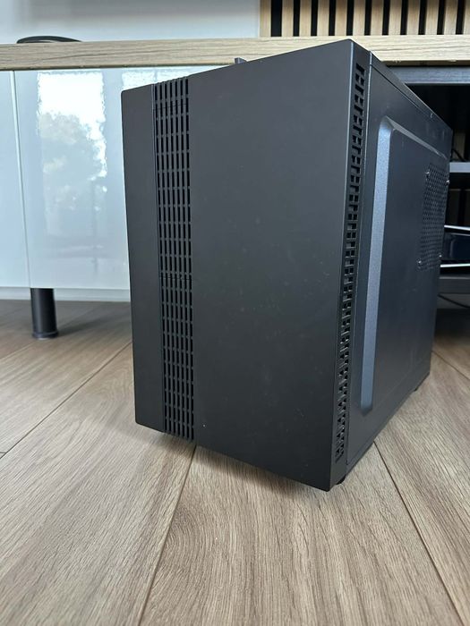 Komputer Stacjonarny. AMD/Radeon R7/16GB DDR3/128GB HDD+2TB SSD/WIN10.