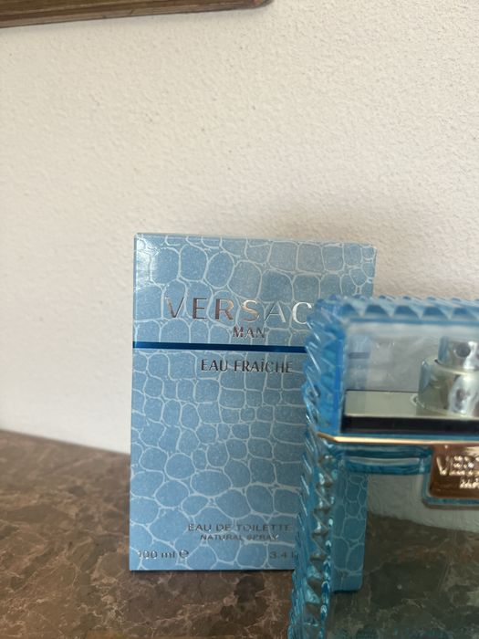 Versace perfum .