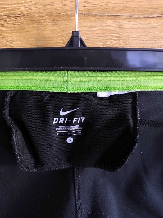 Spodenki do biegania marki Nike - rozmiar S - stan bardzo dobry