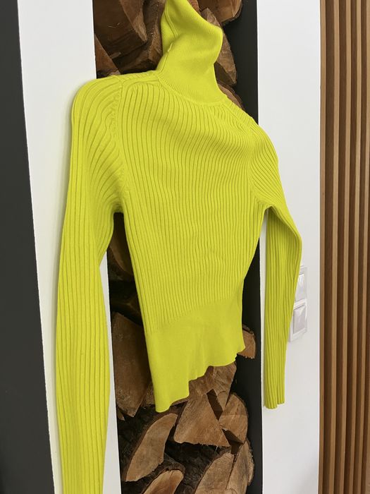 Piękny neonowy golf firmy Zara rozmiar s