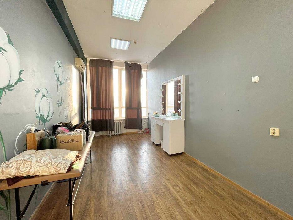 Сдам офис 17,2 кв.м. р-н Европейской площади. Цена с учётом ком.услуг!