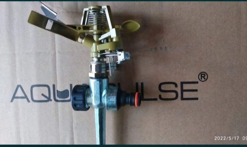 Дождеватель металлический пульсирующий на мет. ножке импульсный