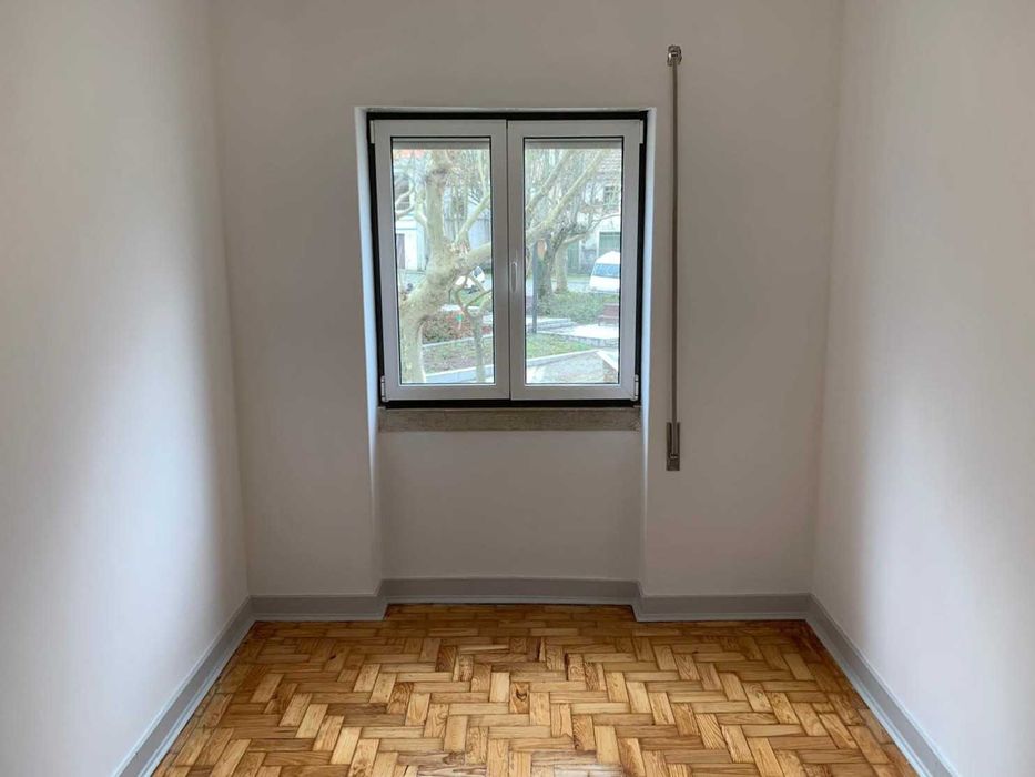 Apartamento T3 + 2, renovado recentemente, com box e arrecadação