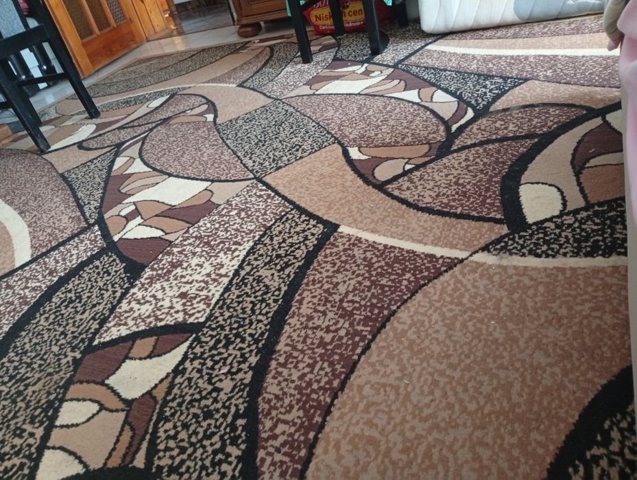 Sprzedam dywan w dobrym stanie.
Wymiary dywanu: 3 × 4 m.