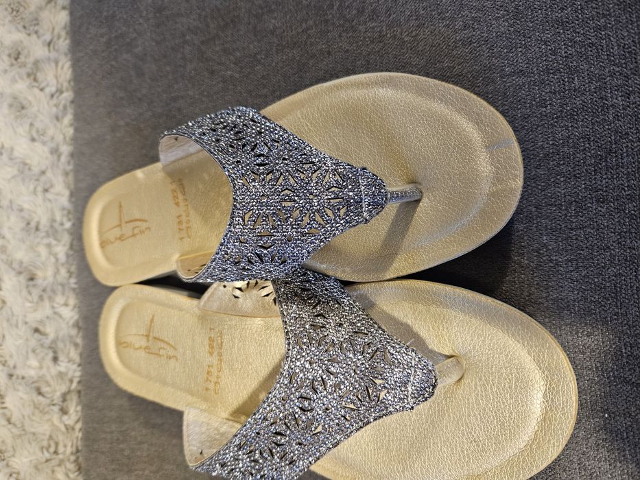 Srebrne klapki japonki rozmiar 37