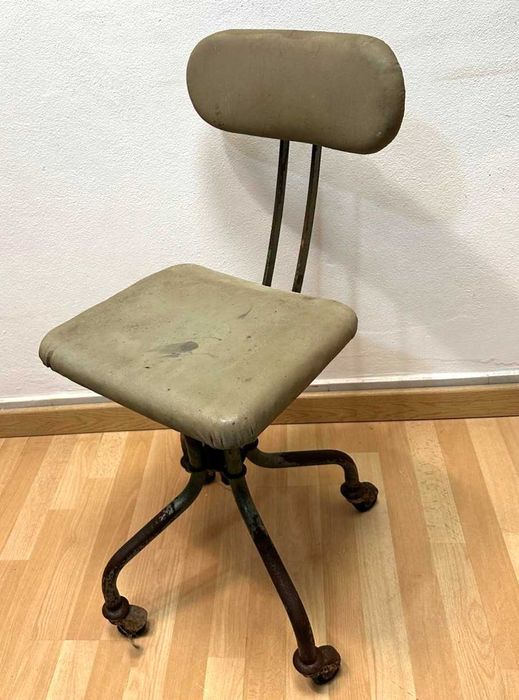 Cadeira de oficios antiga, operacional