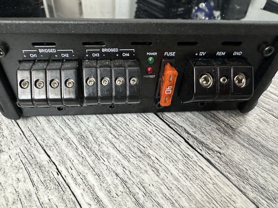 Esx quantum  Q-FOUR 4-100 wzmacniacz samochodowy