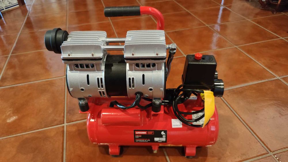 Compressor de ar s/óleo 6L 7 bar (apenas usado uma vez)