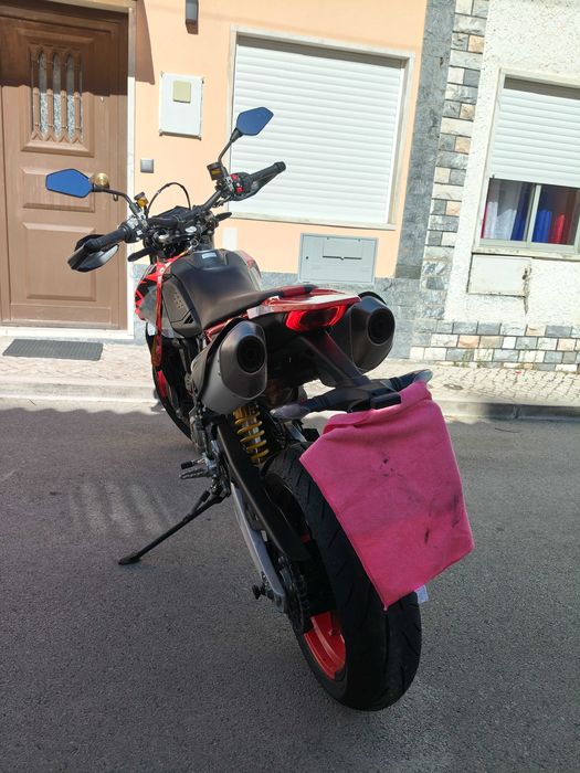 Ducati Hypermotard 698