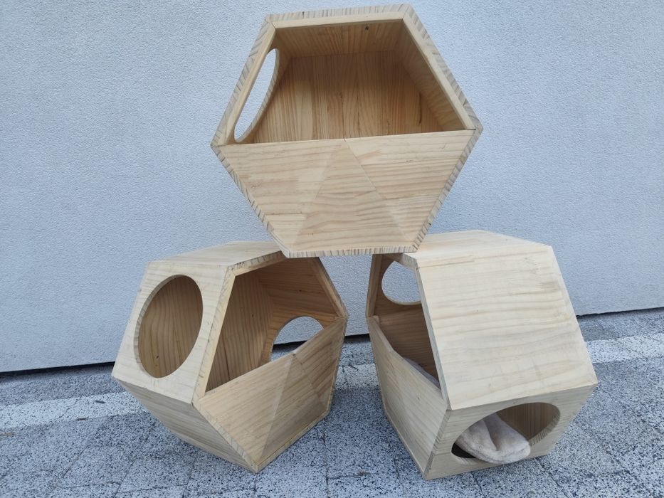 Domek dla kota na ścianę