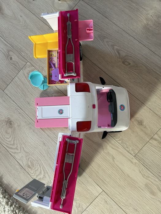 Karetka barbie idealny stan
