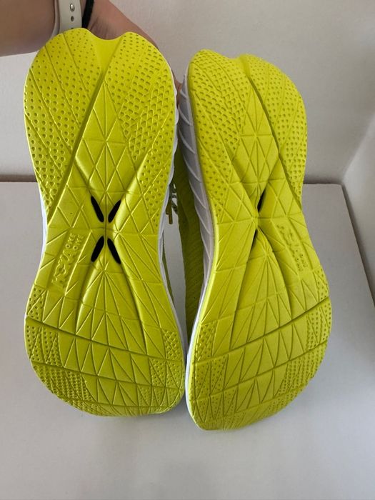 Ténis running Hoka Carbon x3 Tam 43 1 /3 novos