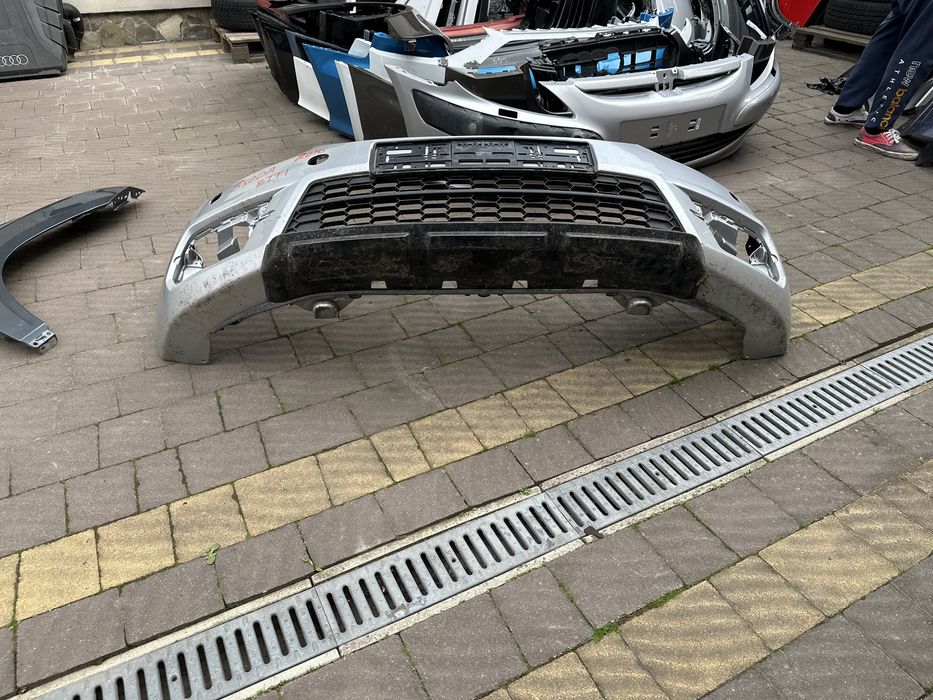 Передній бампер Skoda Yeti