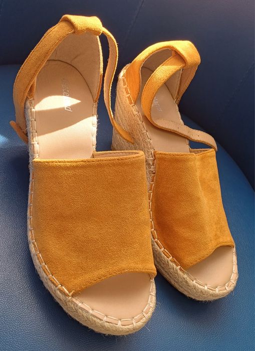 Модняві босоніжки