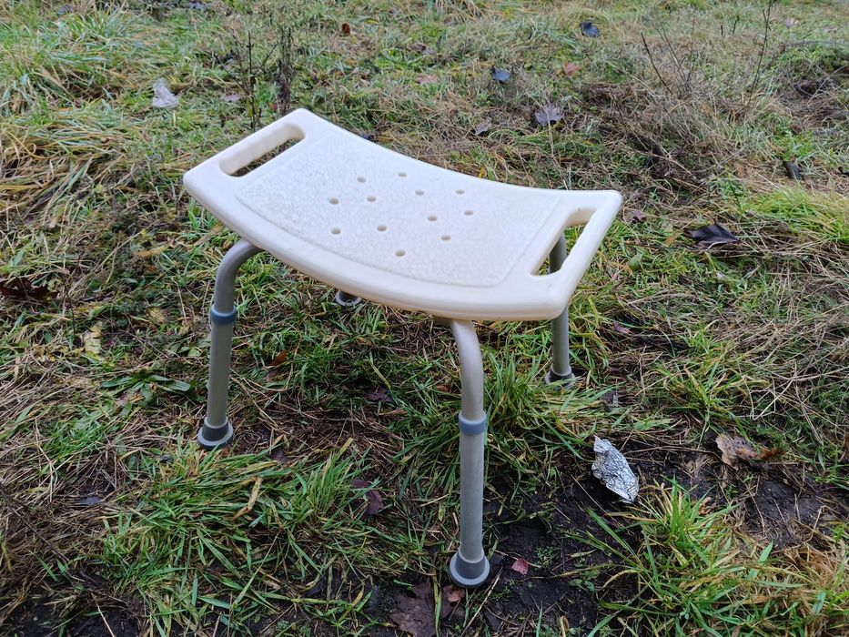 Taboret prysznicowy – Duschstuhl – stabilny, 100 kg

Oferuję taboret p