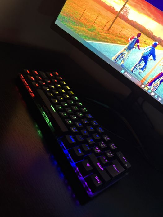 Vendo torre gaming com todos os periféricos