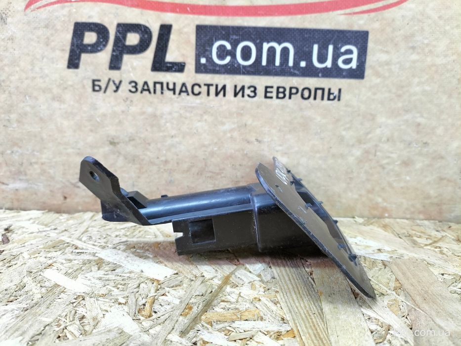 VW Polo V 6C 14- направляющая кронштейн крепление омывателя фар левое
