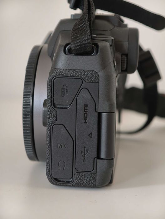 Canon EOS R8 з об'єктивом Canon RF 24-50mm f4.5-6.3 IS STM50mm