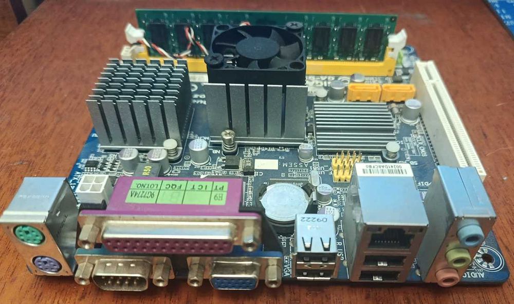 Комплекты Intel, AMD: материнская плата, проц, память, кулер.