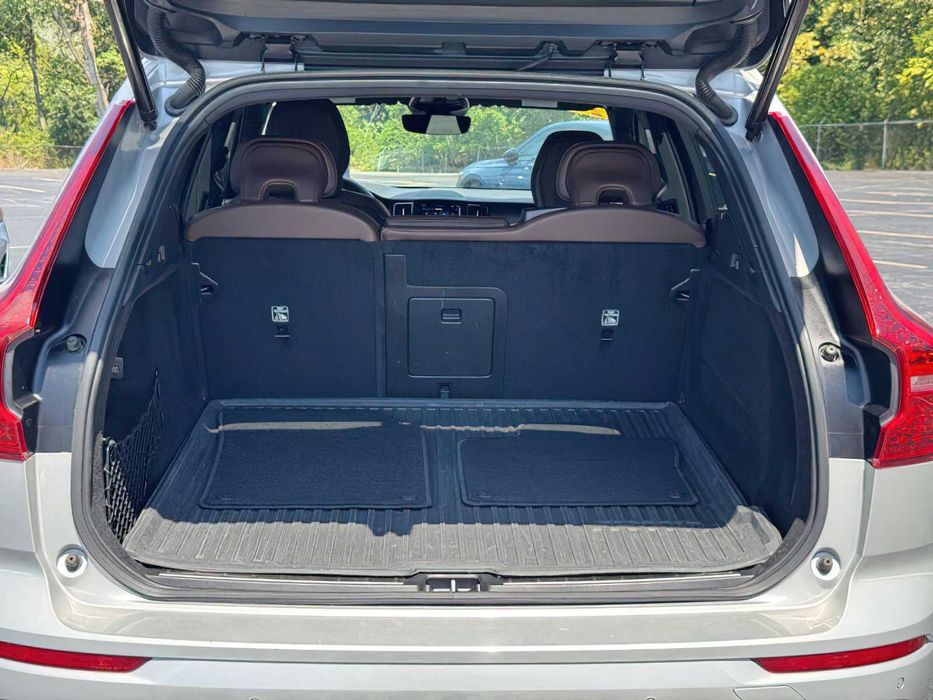 Volvo XC60 B5 Momentum      2022