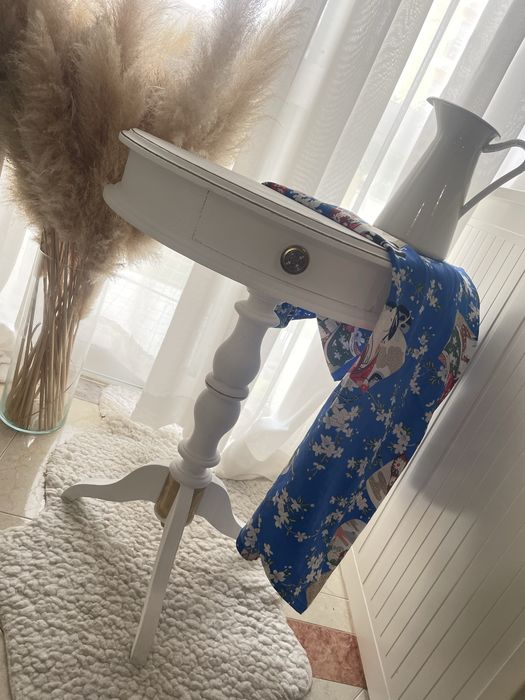 Mesa de apoio vintage branca – meia-lua