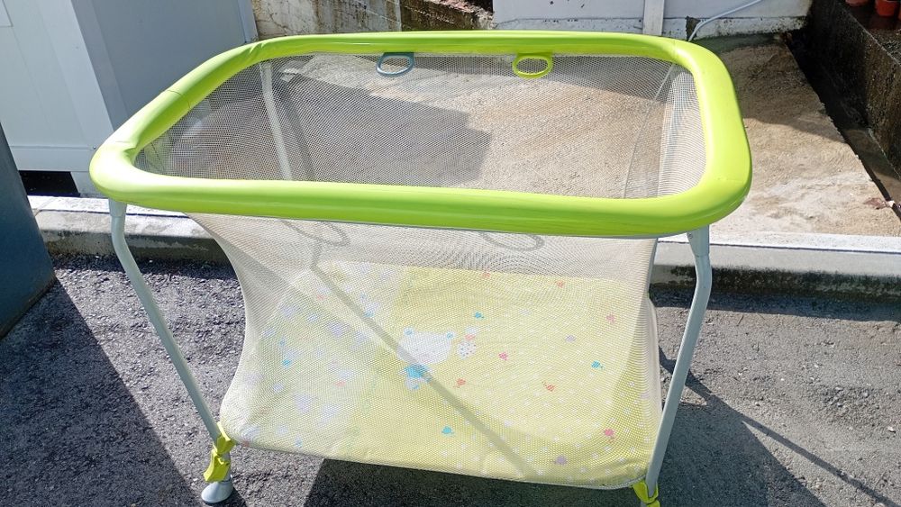 Parque para bebé em boas condições.