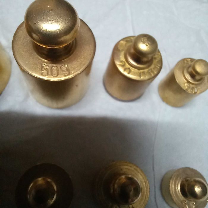 Conjunto de 8 pesos em latão