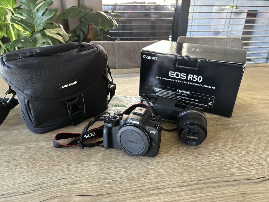 Canon EOS R50 z obiektywem, kartą i torbą w zestawie, na gwarancji, jak nowy